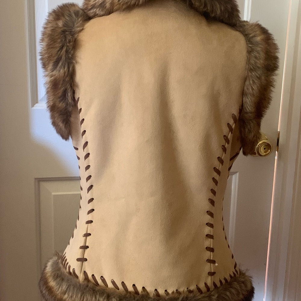 Vest - Picture 2 of 6